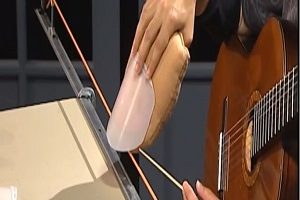 Tone production on the classical guitar